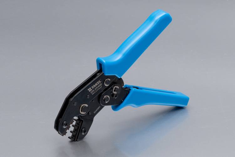 Інструмент для обпресовування конекторів МС4