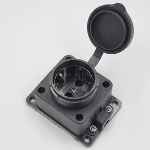 Розетка каучукова з захисною кришкою 401 2Р+РЕ IP44 LEE