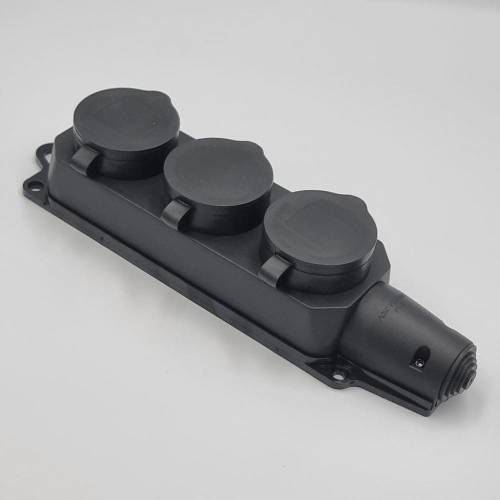 Розетка каучукова тримісна з захисними кришками 403 2Р+РЕ IP44 LEE