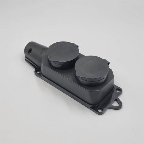Розетка каучуковая двухместная с защитными крышками 402 2Р+РЕ IP44 LEE