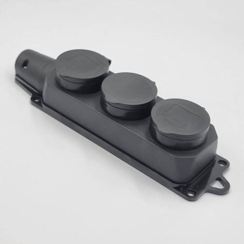 Розетка каучукова тримісна з захисними кришками 403 2Р+РЕ IP44 LEE